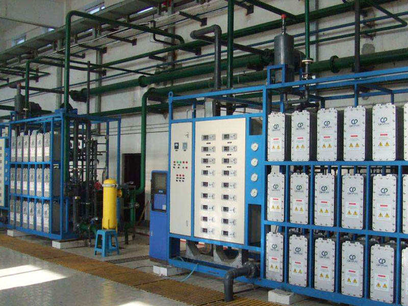 EDI設備內部有兩個水膽，一個是熱水膽，一個是冷水膽